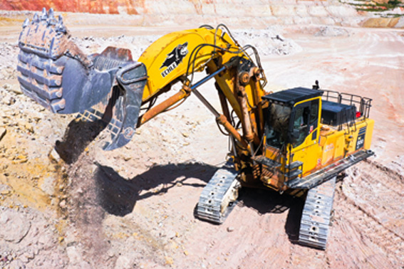 Komatsu PC800 mit Kabinenerhöhung und Hochlöffelausleger