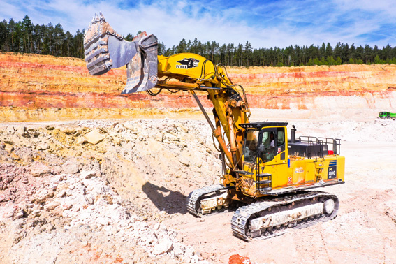 Komatsu PC800 mit Kabinenerhöhung und Hochlöffelausleger